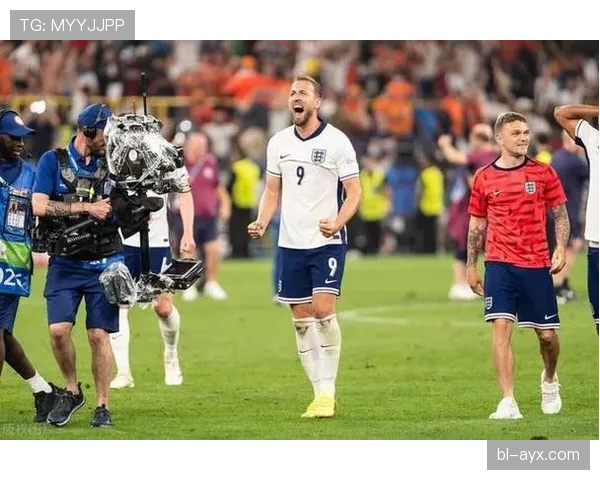 沃特金斯与凯恩:英格兰锋线终结效率与战术适配对比 沃特金斯与凯恩:英格兰锋线终结效率与战术适配对比