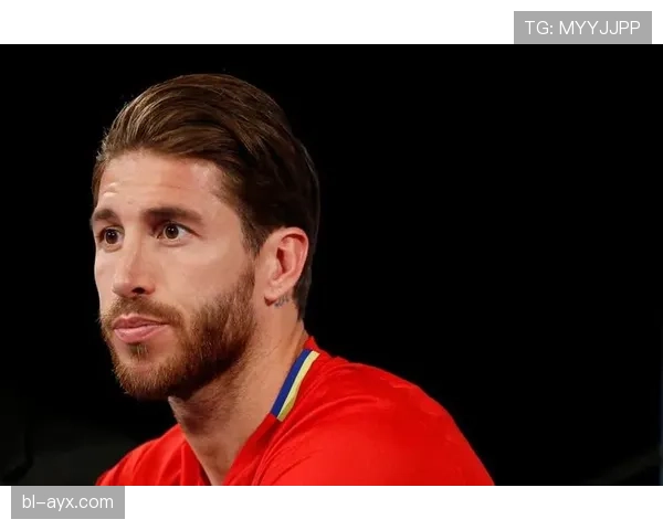 皮克与拉莫斯:防守结构分化,单点对抗转向体系协防 皮克与拉莫斯:防守结构分化,单点对抗转向体系协防